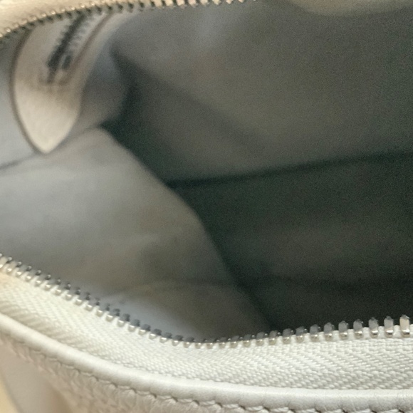 Louis Vuitton Mahina Selene Monogram PM Blanc Shoulder Bag. - Picture 16 of 16